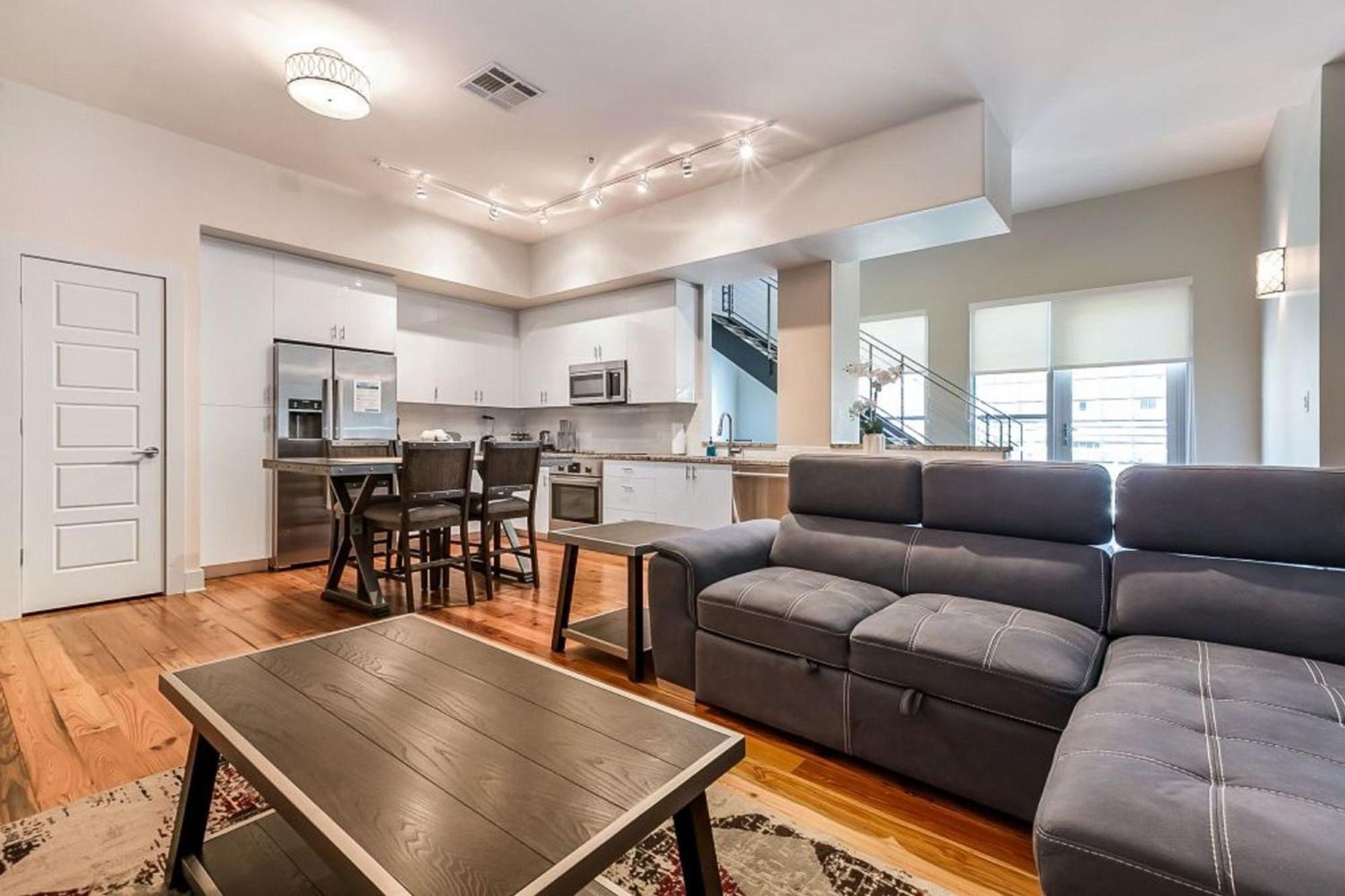 Upscale Condos And Penthouses Close To Canal And Bourbon St Nova Orleães Exterior foto