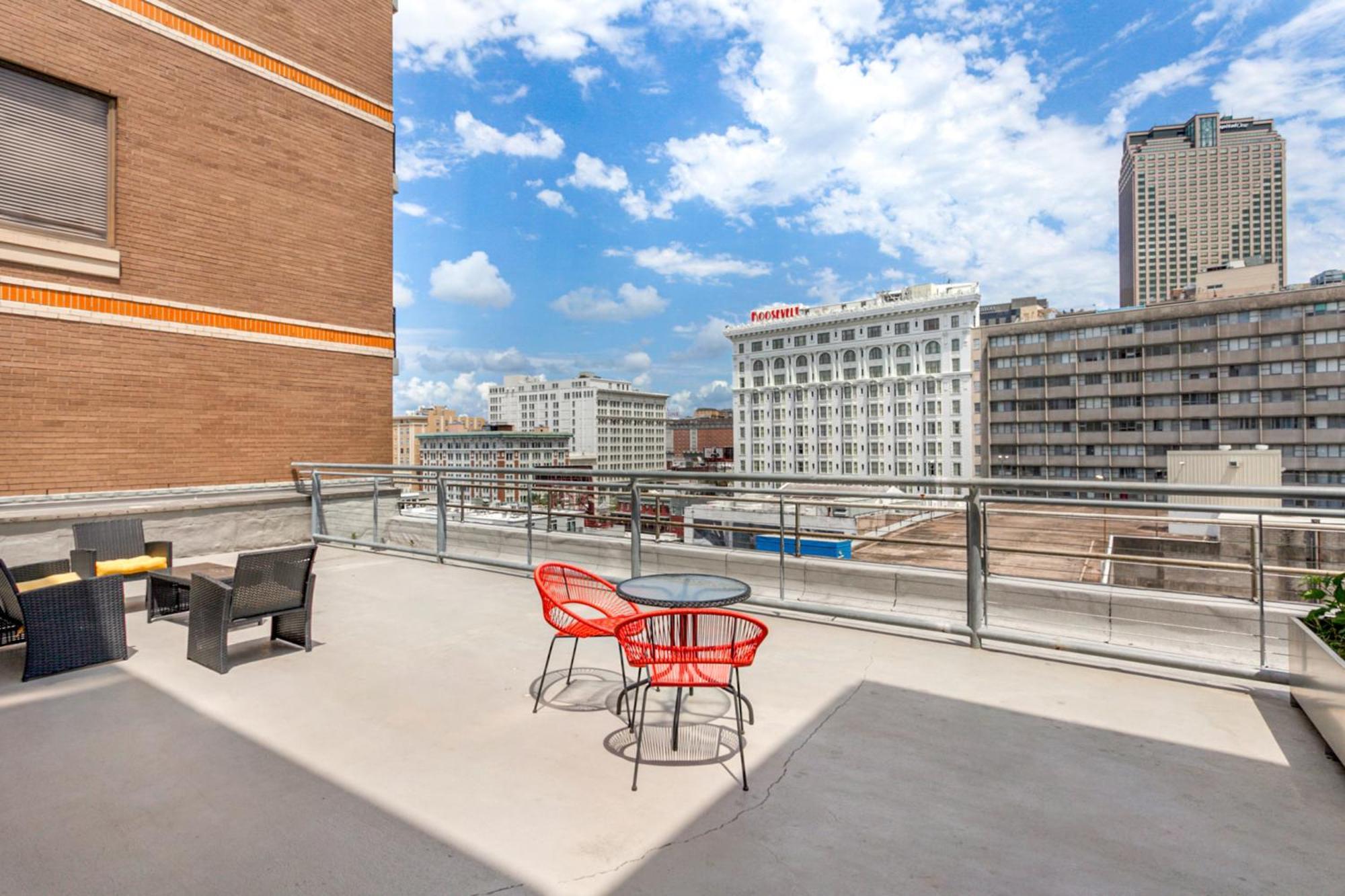 Upscale Condos And Penthouses Close To Canal And Bourbon St Nova Orleães Exterior foto